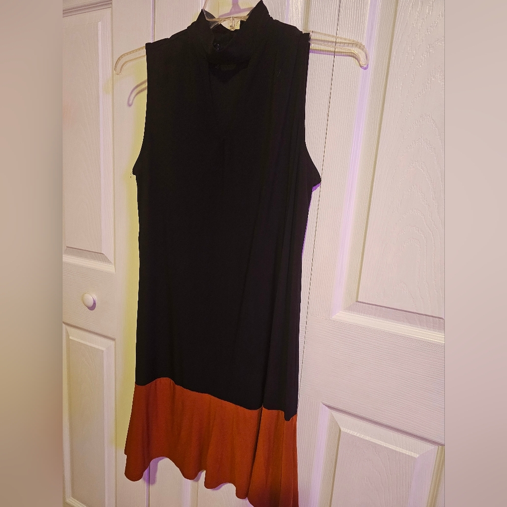 Black And Red Keyhole Dress With Belt
